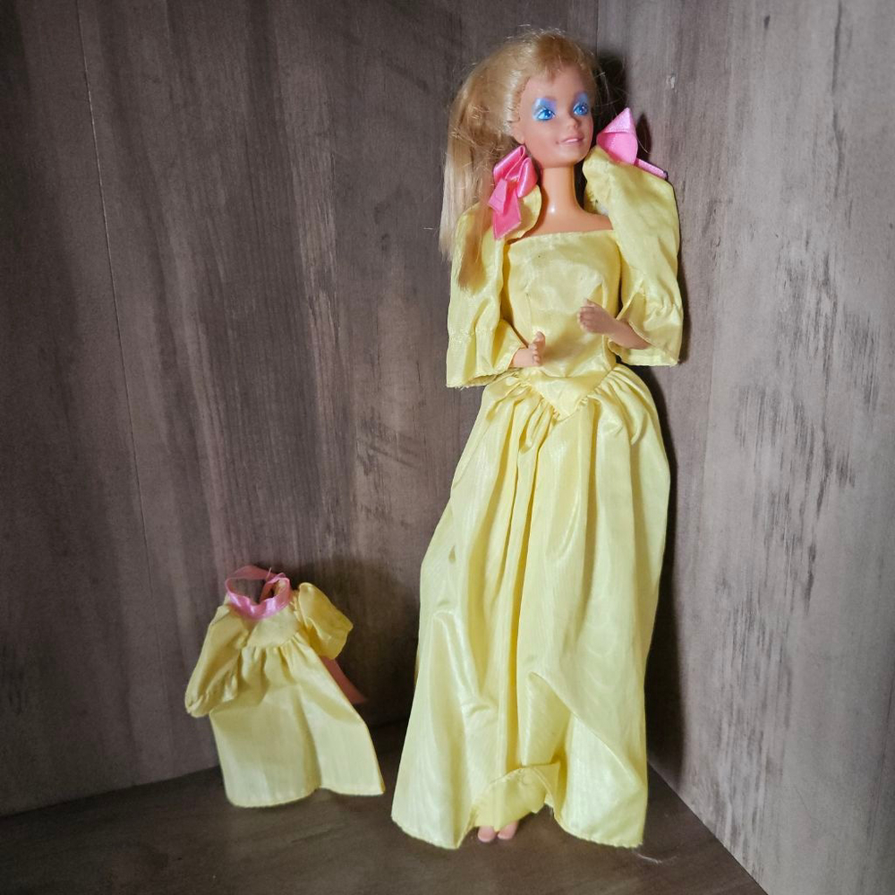Vintage 1966 Mattel Barbie Blonde W/ Heart Family Party Surprise Dress & Mini